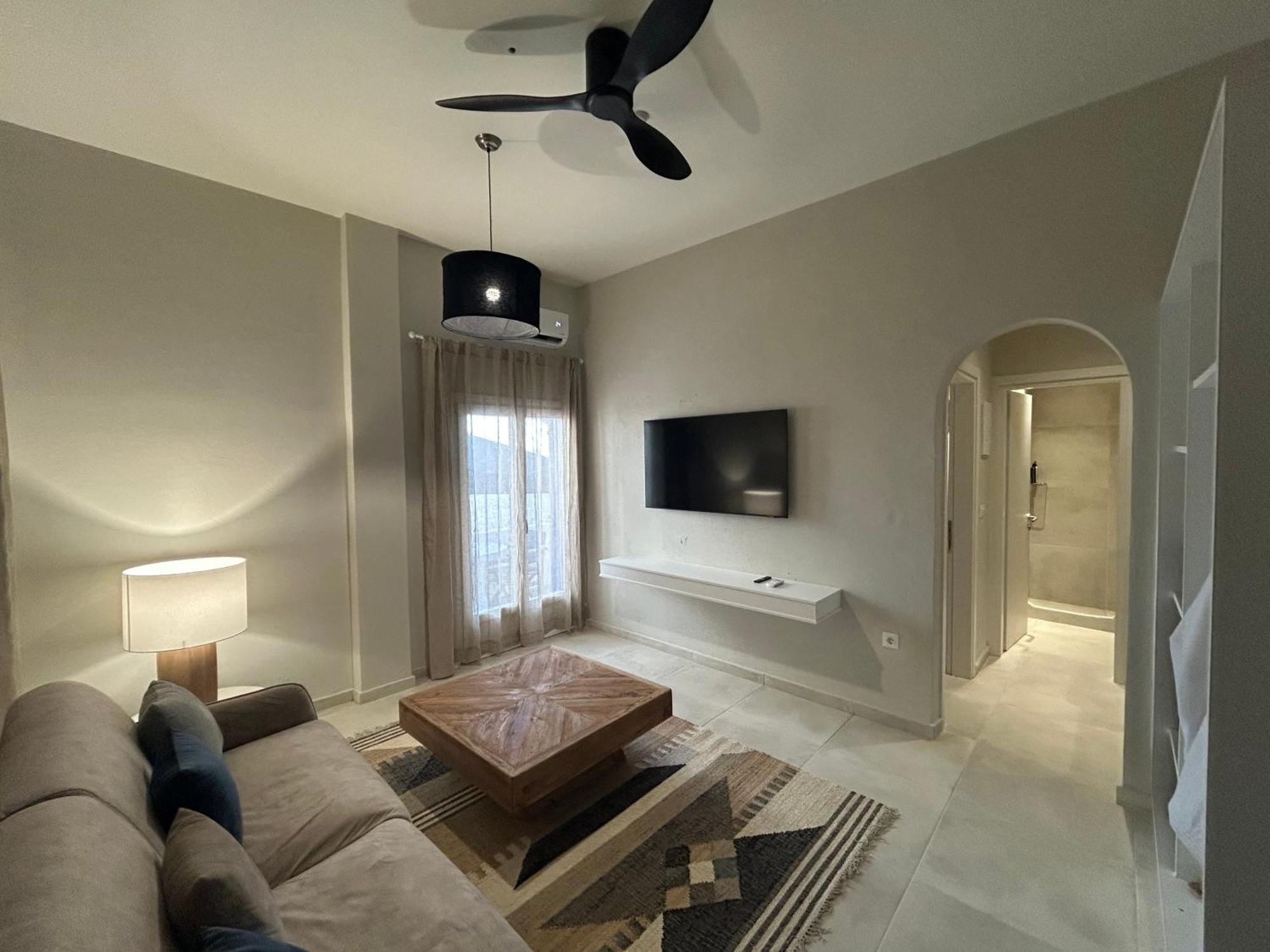 The Noverian Bios Santorini Boutique Hotel Φηρά Δωμάτιο φωτογραφία