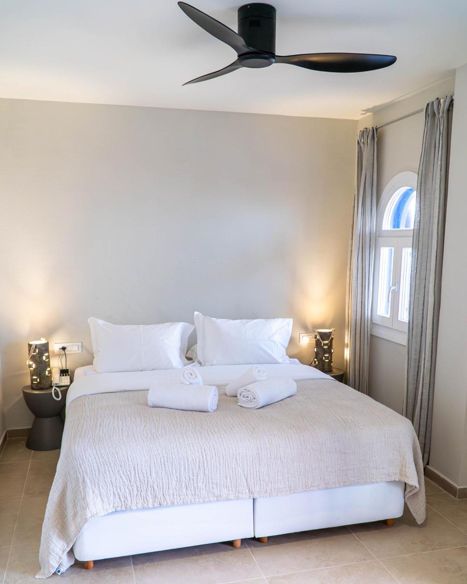 The Noverian Bios Santorini Boutique Hotel Φηρά Δωμάτιο φωτογραφία