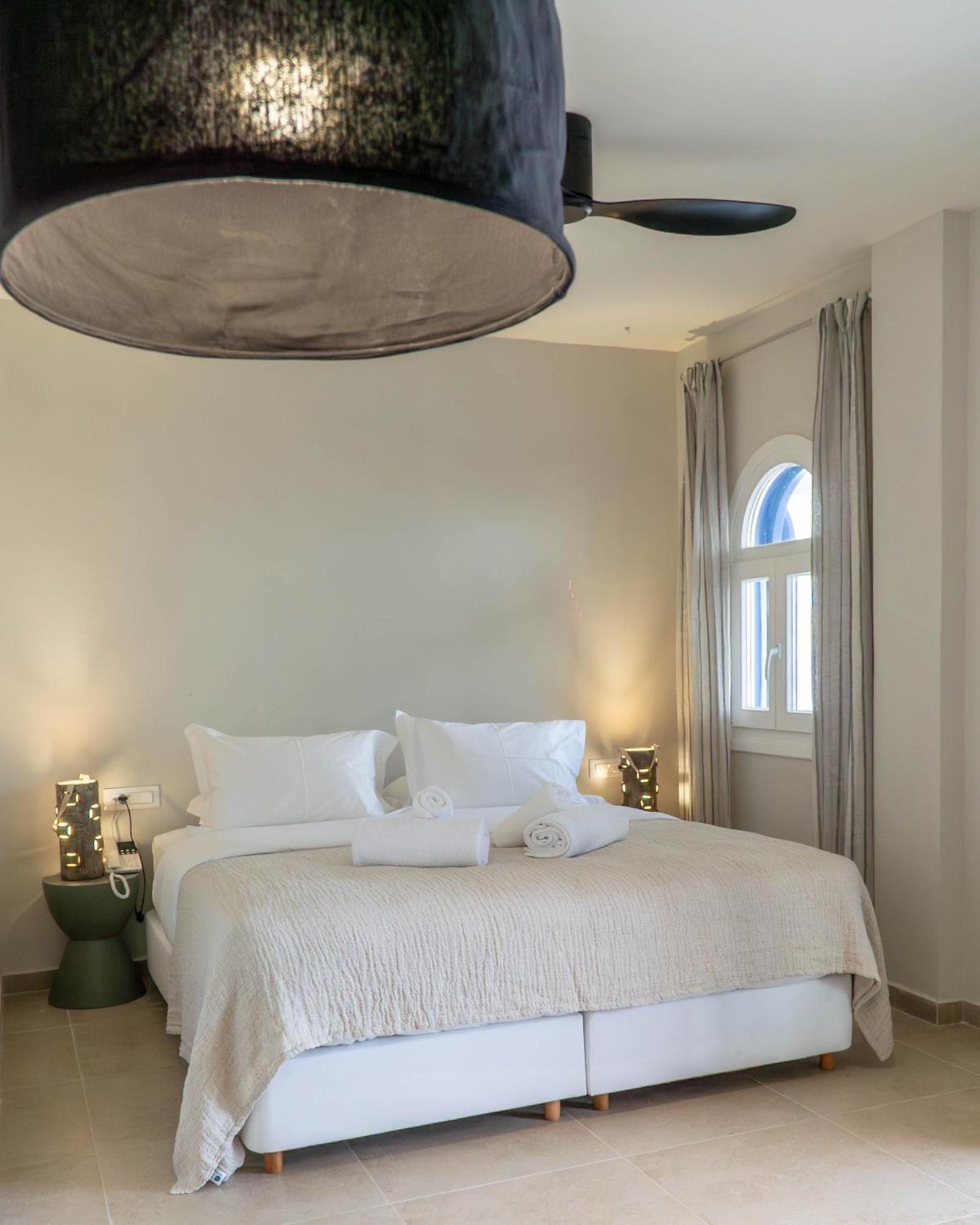 The Noverian Bios Santorini Boutique Hotel Φηρά Δωμάτιο φωτογραφία