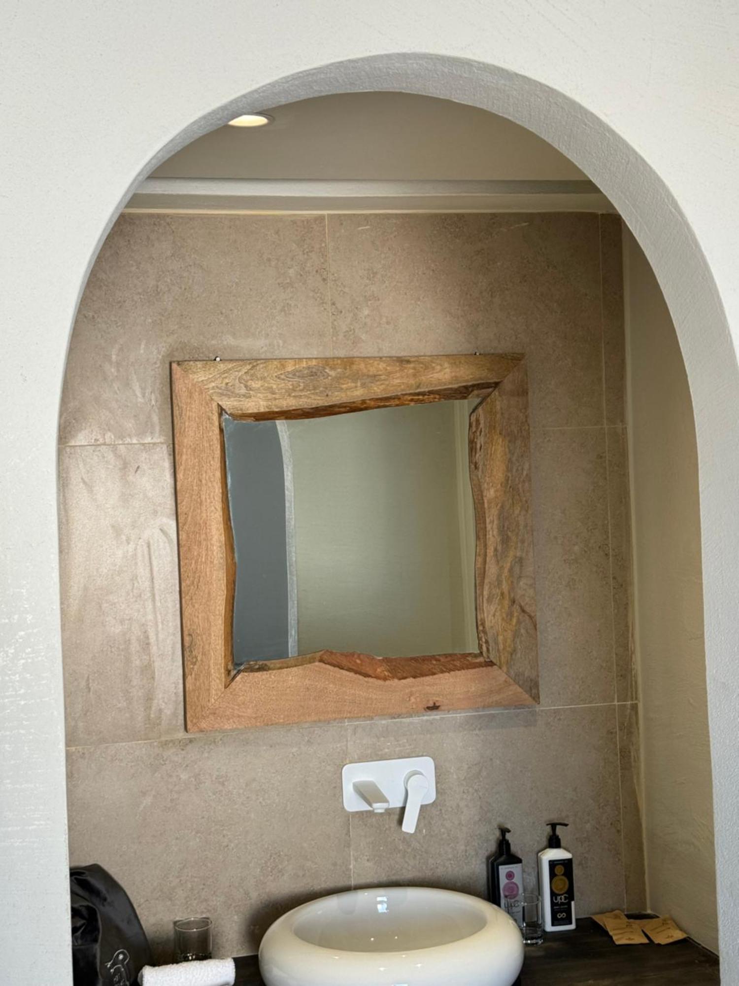 The Noverian Bios Santorini Boutique Hotel Φηρά Δωμάτιο φωτογραφία